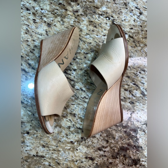 CHANEL Cream Leather Open Toe Wooden Wedges Mules 37 - Picture 5 of 12